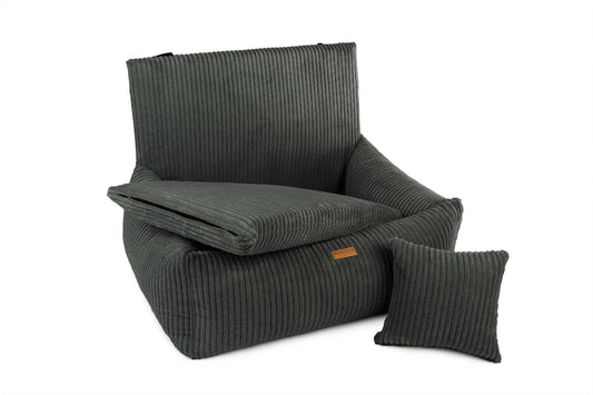 Fotelik samochodowy dla psa MiloVoyage Dark Grey z miękkim materiałem, idealny na podróże, widoczna dodatkowa poduszka.