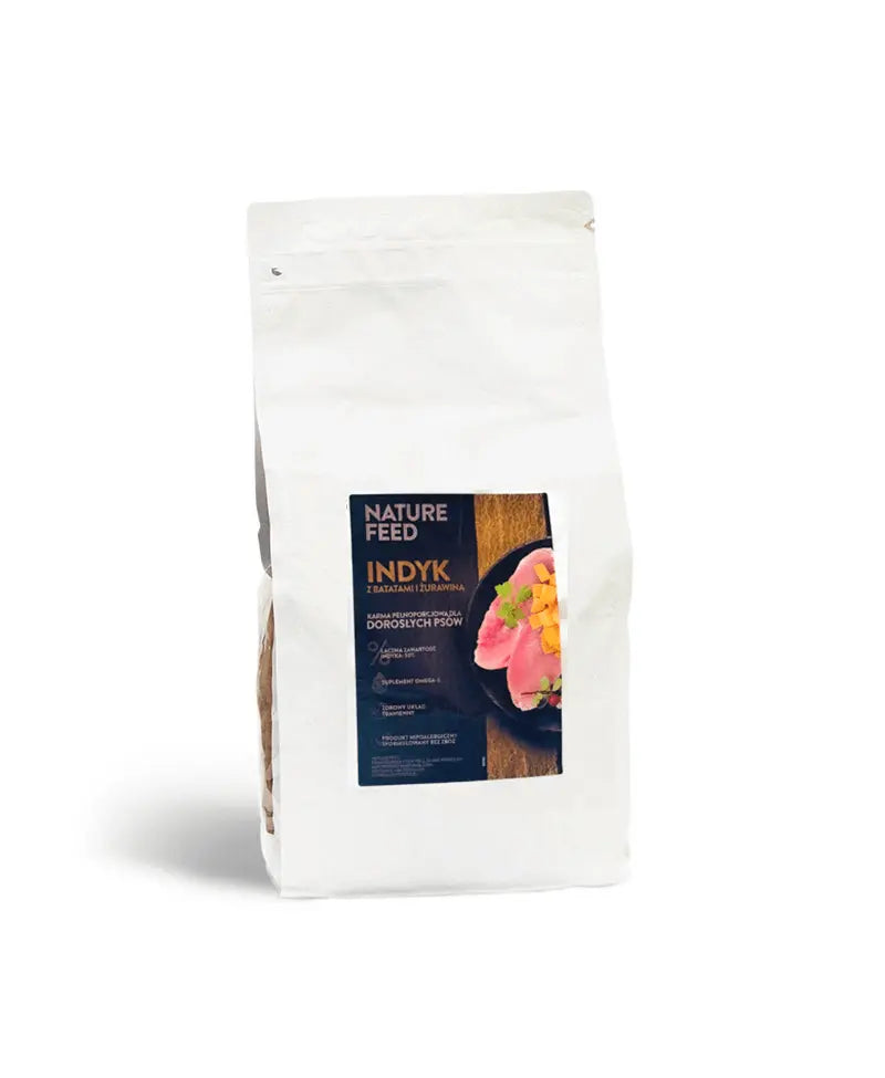 Opakowanie karmy Nature Feed Indyk z batatami i żurawiną 2 kg z etykietą na białym tle.