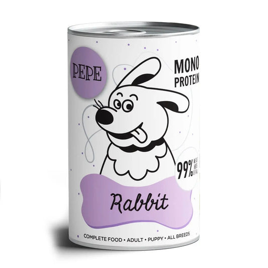 Puszka karmy mokrej dla psa, na etykiecie rysunek psa, napis 'PEPE', 'Mono Protein', 'Rabbit'. Produkt 99% mięsa królika, dla wszystkich ras.
