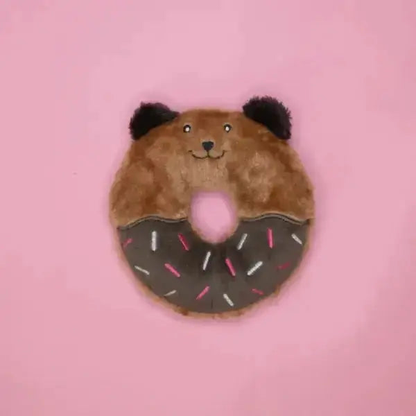 Pluszowy miś ZippyPaws Donutz Buddies na różowym tle, wyglądający jak pączek z posypką, idealny dla psów do zabawy.